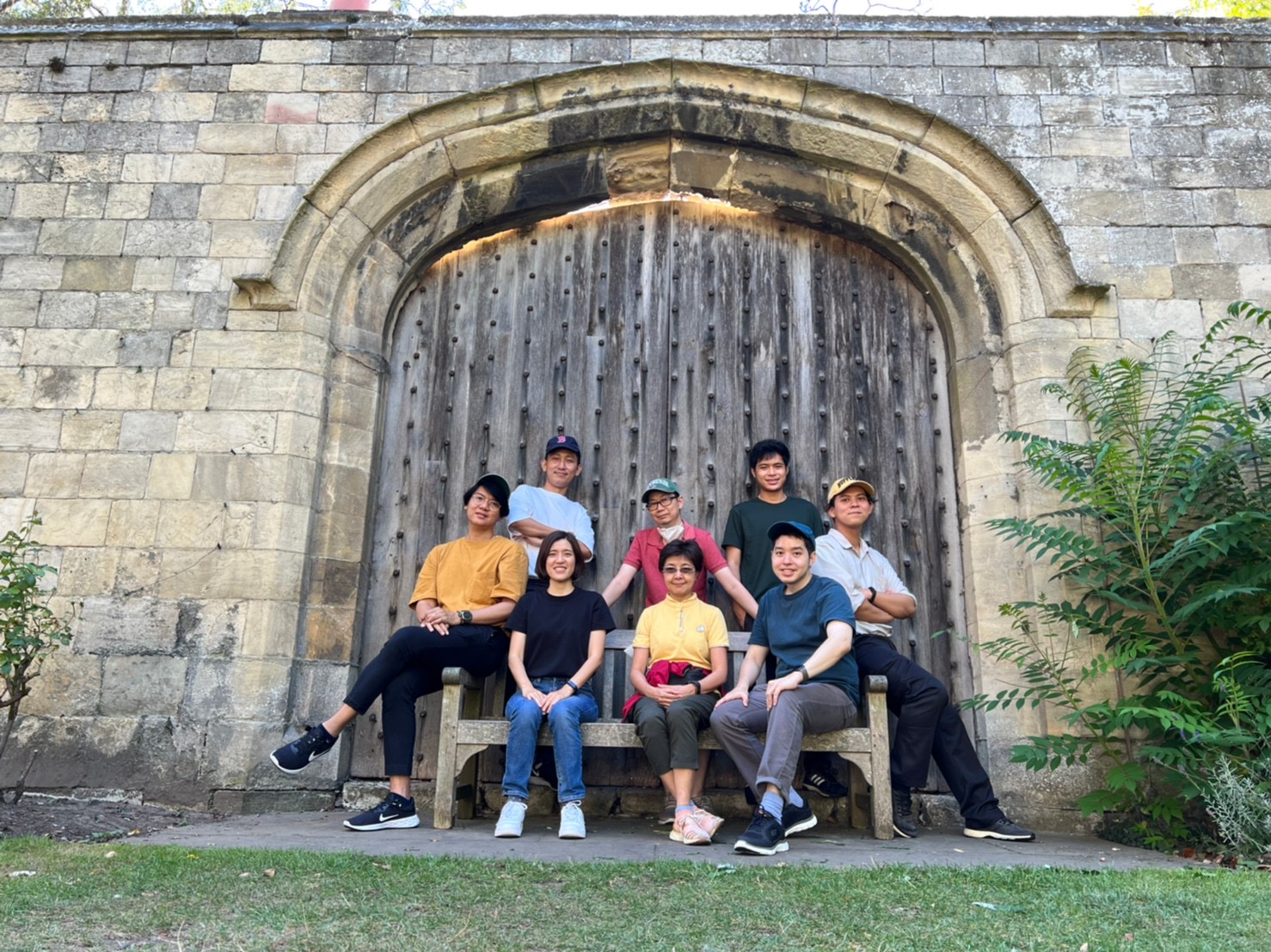 Group photo in Deab's Park, York, left to right: (back row) Wanchana Ponthongmak, Amarit Tansawet, Panu Looareesuwan, (middle row) Napaphat Poprom, Htun Teza, (front row) Suparee Boonmanunt, Ammarin Thakkinstian, Pawin Numthavaj